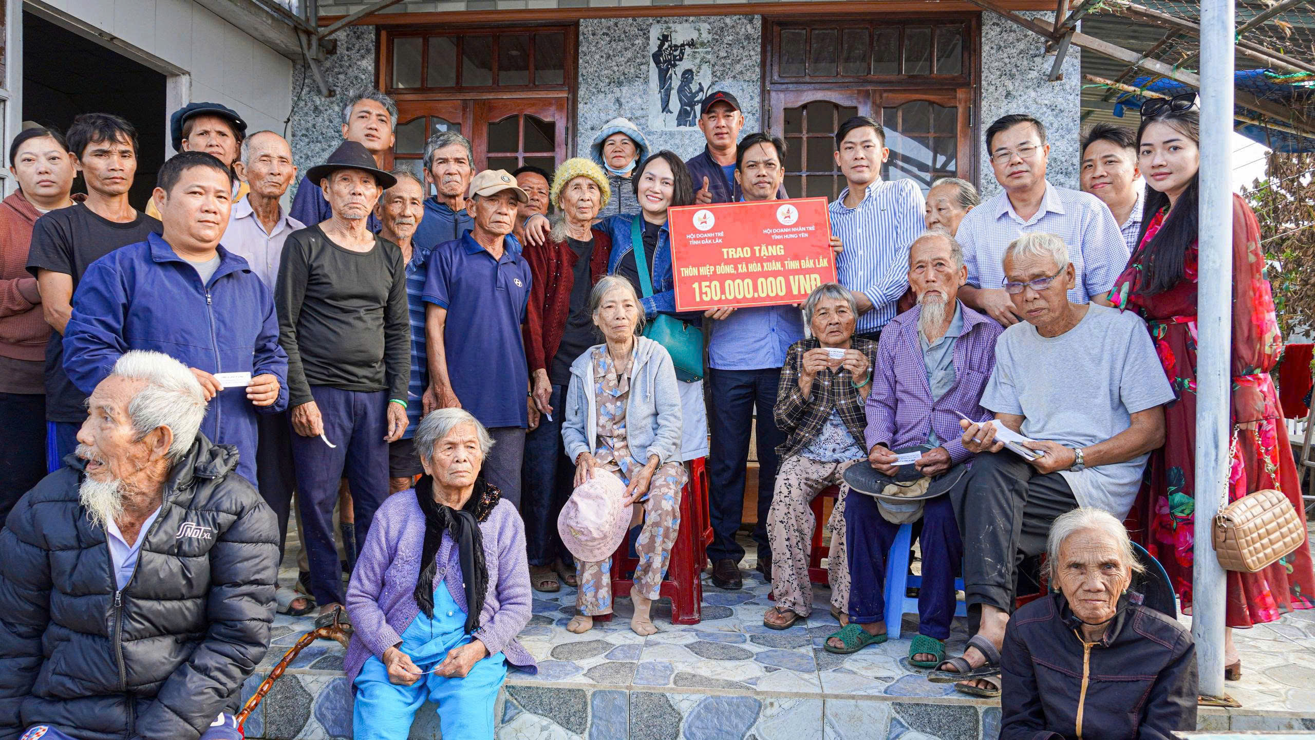 DOANH NHÂN TRẺ HƯNG YÊN VÀ CLB GOLF DOANH NHÂN TRẺ VIỆT NAM HƯỞNG ỨNG LỜI KÊU GỌI, HỖ TRỢ 350 TRIỆU ĐỒNG CHO BÀ CON VÙNG LŨ ĐẮK LẮK