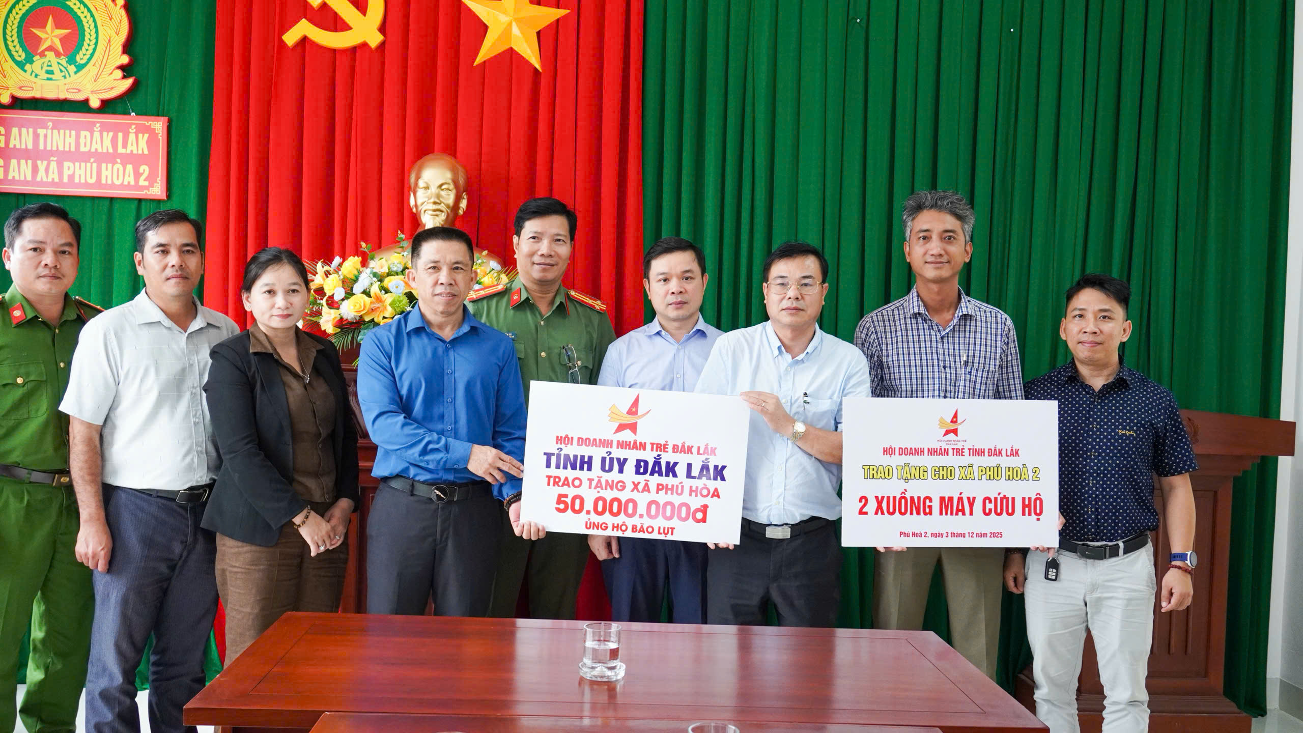 TỈNH ỦY ĐẮK LẮK & HỘI DOANH NHÂN TRẺ TỈNH HỖ TRỢ XÃ PHÚ HÒA 2 VƯỢT QUA BÃO LŨ