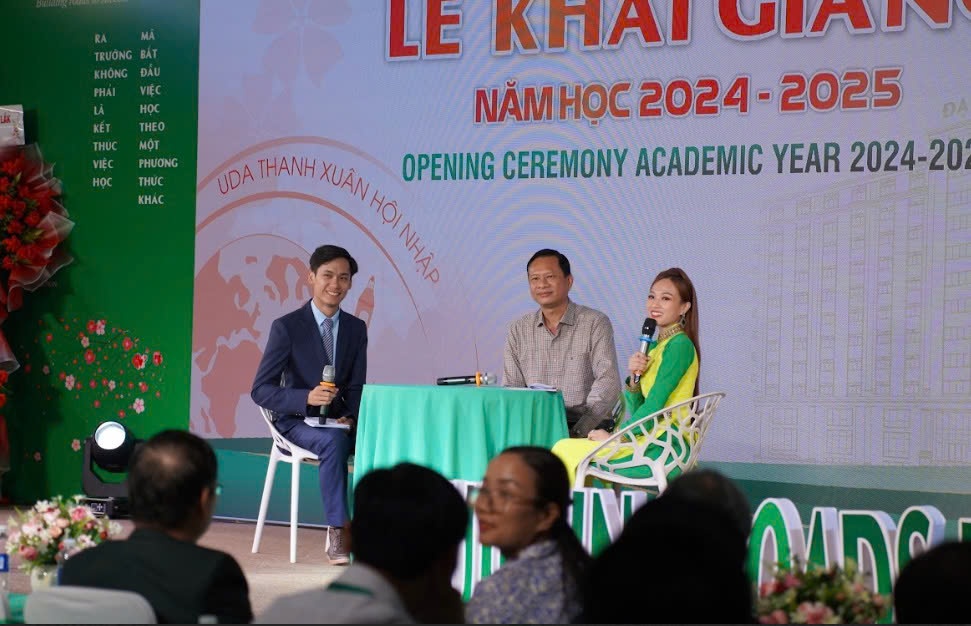 HỘI DOANH NHÂN TRẺ TỈNH ĐẮK LẮK THAM DỰ LỄ KHAI GIẢNG NĂM HỌC 2024 - 2025 TẠI TRƯỜNG ĐẠI HỌC ĐÔNG Á