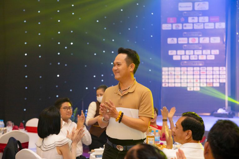 Shark Đặng Hồng Anh tại giải bóng đá Doanh nhân trẻ toàn quốc lần thứ V năm 2022