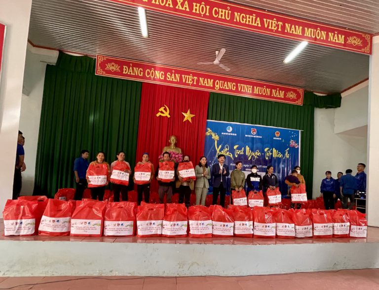 CHƯƠNG TRÌNH XUÂN TÌNH NGUYỆN 2023 – HỘI DOANH NHÂN TRẺ TỈNH ĐẮK LẮK TẶNG 400 PHẦN QUÀ CHO CÁC HỘ CÓ HOÀN CẢNH KHÓ KHĂN TẠI HUYỆN KRÔNG PẮC