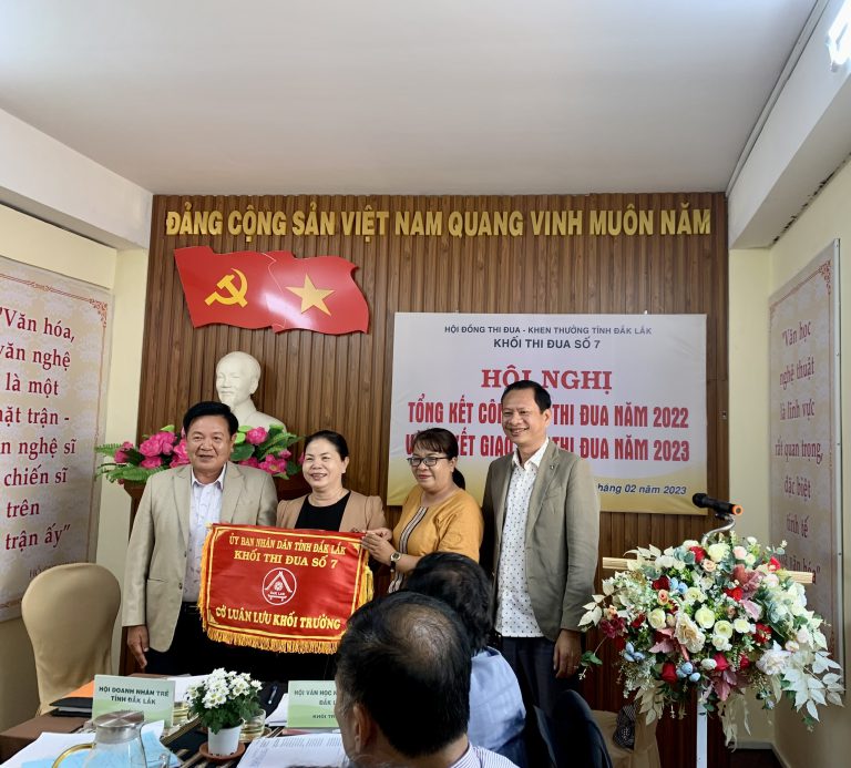 HỘI DOANH NHÂN TRẺ TỈNH ĐƯỢC BÌNH XÉT NHẬN BẰNG KHEN CÔNG TÁC THI ĐUA NĂM 2022 CỦA UBND TỈNH ĐẮK LẮK TẠI HỘI NGHỊ TỔNG KẾT CÔNG TÁC THI ĐUA KHỐI THI ĐUA SỐ 7 TRỰC THUỘC BAN THI ĐUA – KHEN THƯỞNG TỈNH ĐẮK LẮK
