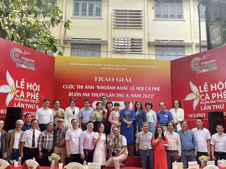 Trao giải Cuộc thi ảnh “Khoảnh khắc Lễ hội Cà phê Buôn Ma Thuột lần thứ 8