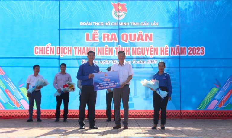 HỘI DOANH NHÂN TRẺ TỈNH ĐẮK LẮK ĐỒNG HÀNH VÀ TÀI TRỢ CHO CHƯƠNG TRÌNH “THẮP SÁNG ĐƯỜNG QUÊ” TRÊN ĐỊA BÀN HUYỆN EAKAR