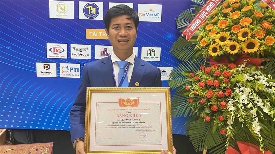Khi đã có tình yêu, sự đam mê với hạt cà phê thì thành công liên tục đến với anh Vương. Ảnh: NVCC