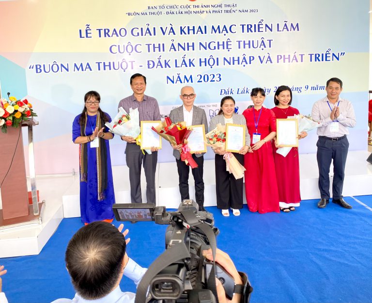 Hội Doanh nhân trẻ tỉnh Đắk Lắk đồng hành chương trình và tài trợ cho Lễ Trao giải và khai mạc Triển lãm Cuộc thi Ảnh nghệ thuật “Buôn Ma Thuột – Đắk Lắk Hội nhập và phát triển năm 2023”