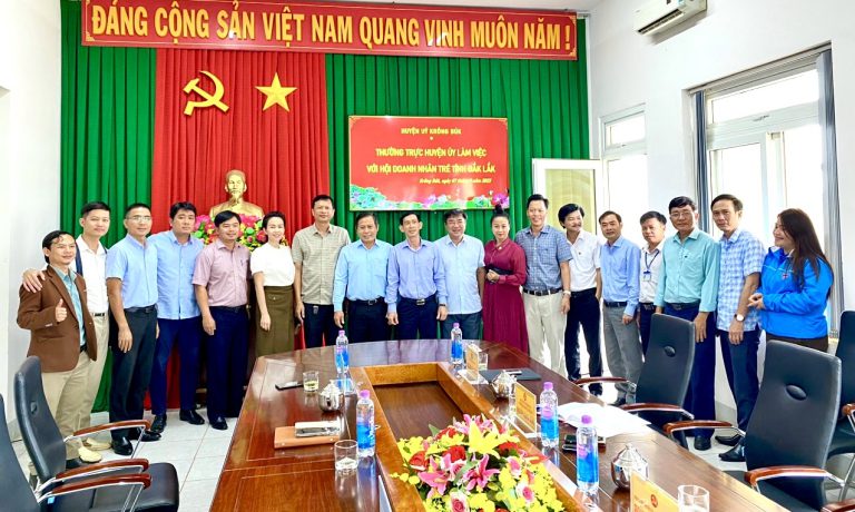 HỘI DOANH NHÂN TRẺ TỈNH ĐẮK LẮK THÀNH LẬP ĐOÀN ĐẾN THĂM VÀ CHÀO HỎI LÃNH ĐẠO ĐỊA PHƯƠNG HUYỆN KRÔNG BÚK