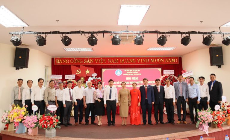 HỘI DOANH NHÂN TRẺ TỈNH ĐẮK LẮK THAM DỰ HỘI NGHỊ CÔNG BỐ VÀ TRAO NGHỊ QUYẾT BỔ NHIỆM PHÓ HIỆU TRƯỞNG TRƯỜNG ĐẠI HỌC TÂY NGUYÊN