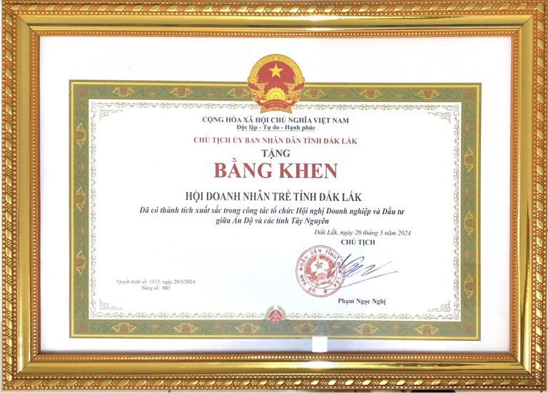 CHỦ TỊCH UBND TỈNH ĐẮK LẮK GHI NHẬN VÀ TRAO TẶNG BẰNG KHEN CHO HỘI DOANH NHÂN TRẺ TỈNH ĐẮK LẮK VỀ CÔNG TÁC TỔ CHỨC HỘI NGHỊ DOANH NGHIỆP VÀ ĐẦU TƯ GIỮA ẤN ĐỘ VÀ CÁC TỈNH TÂY NGUYÊN