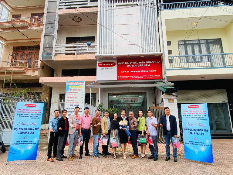 4 HỢP ĐỒNG CHĂM SÓC SỨC KHỎE ĐƯỢC KÝ KẾT TRONG CHƯƠNG TRÌNH CÀ PHÊ HỘI DOANH NHÂN TRẺ TỈNH ĐẮK LẮK TẠI DOANH NGHIỆP SÁNG THỨ BA NGÀY 03/12/2024