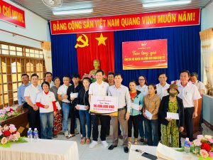 HỘI DNT TỈNH ĐẮK LẮK TRAO TẶNG 100 PHẦN QUÀ TRONG CHƯƠNG TRÌNH “VÌ NGƯỜI NGHÈO ĐÓN TẾT 2025”